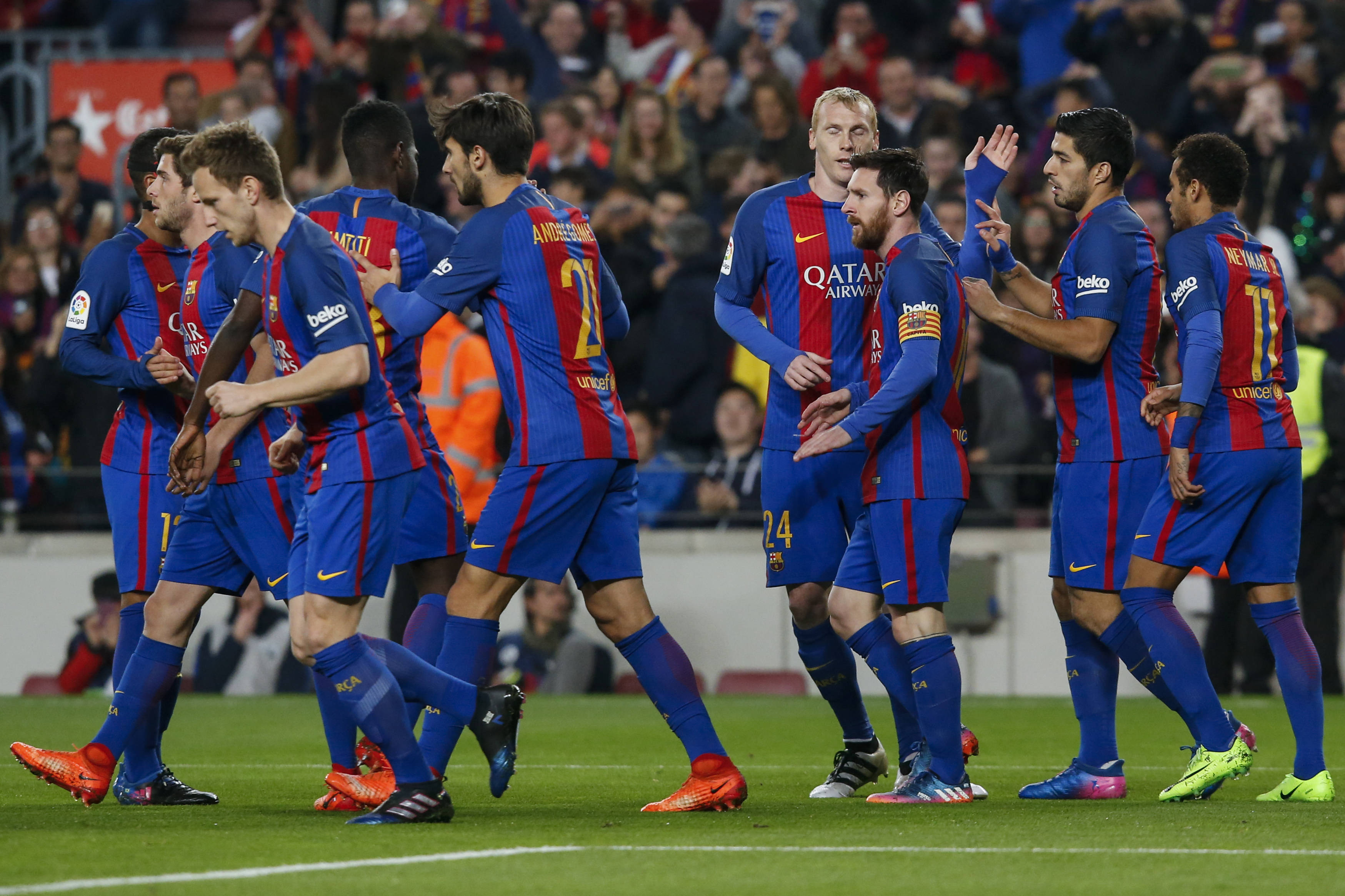 莱万多夫斯基意外战胜巴黎圣日耳曼，爆冷引爆全场！