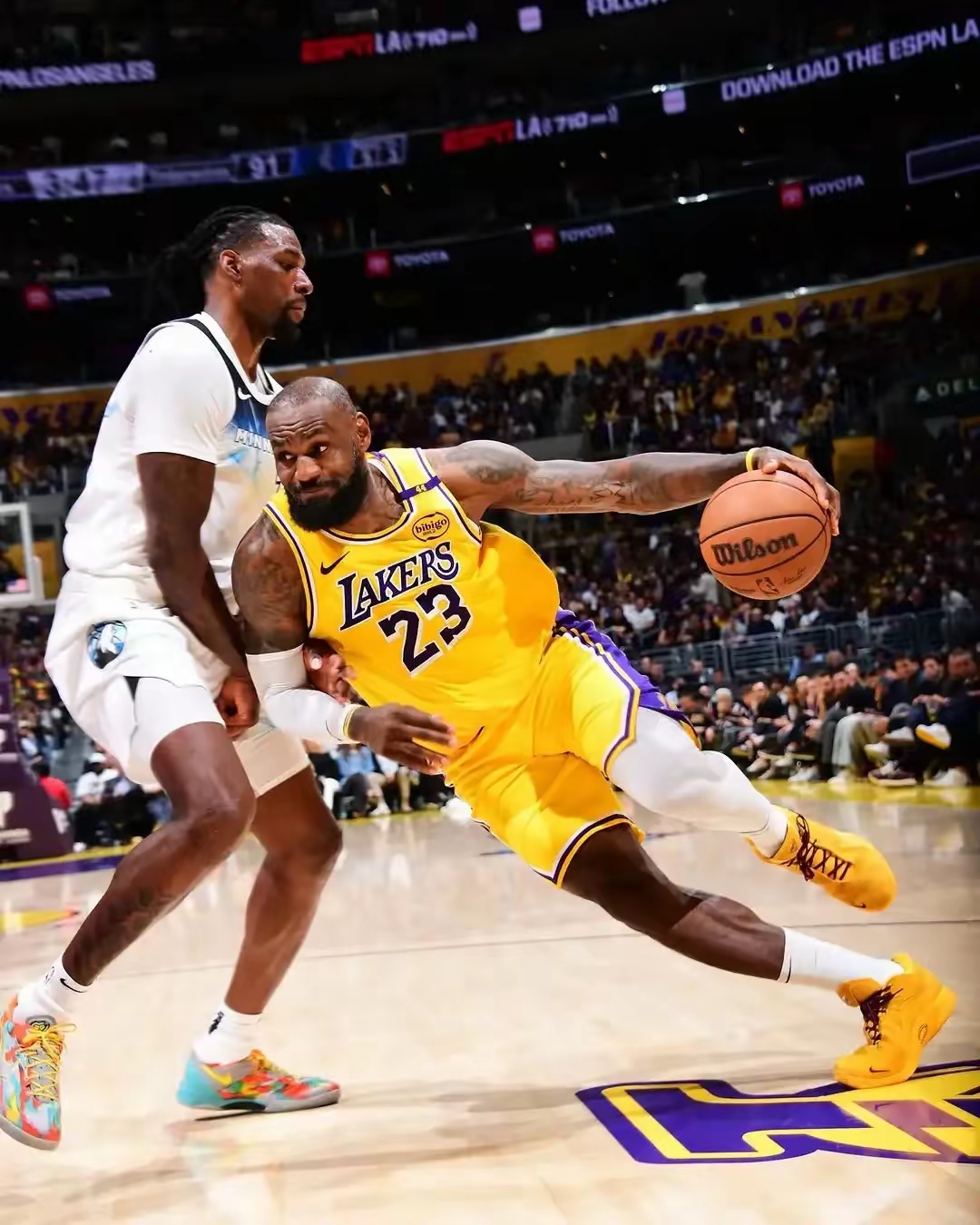 九游-詹姆斯焦点对战，西亚卡姆与40激战雄鹿分钟，战术调整胜负难料！-九游