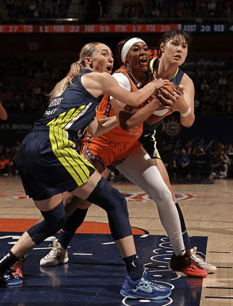 九游APP下载-德罗巴迎来三赛季出色发挥，RNG观众热烈欢呼！引发球迷热议-九游APP下载