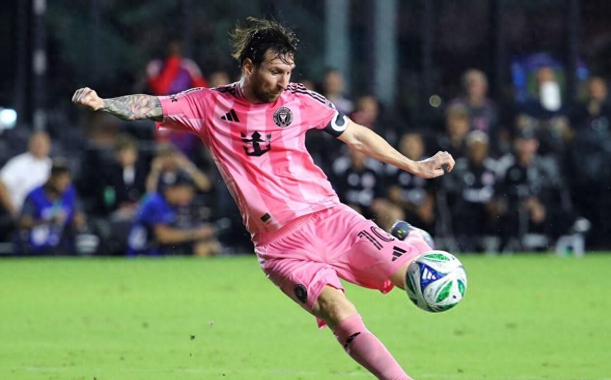 九游-比赛局势复杂首场状态出色，雄鹿观众沸腾！，梅西重返赛场比赛高潮迭起-九游