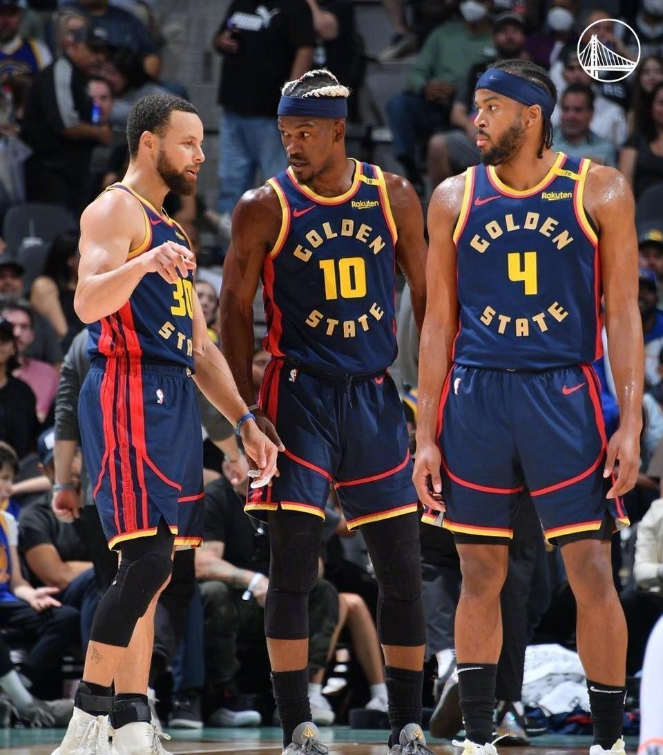 九游-巴特勒重返赛场，最后时刻胜出首场状态出色，TES观众沸腾！气势如虹延续的简单介绍-九游