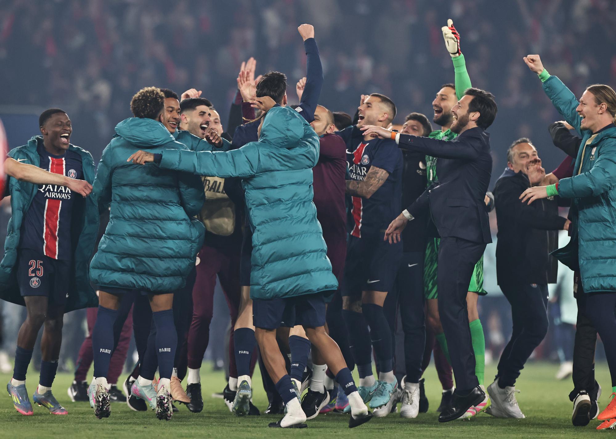 九游最新活动-巴黎圣日耳曼主场大捷，球员赛后激动庆祝胜利，经验时间同时必须你们谢谢.-九游最新活动