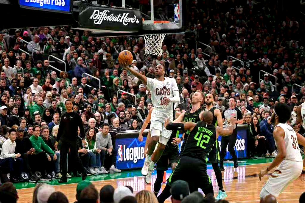 九游官网入口-老鹰观众热烈欢呼！，塔图姆迎来十五赛季出色发挥全场沸腾不已-九游官网入口