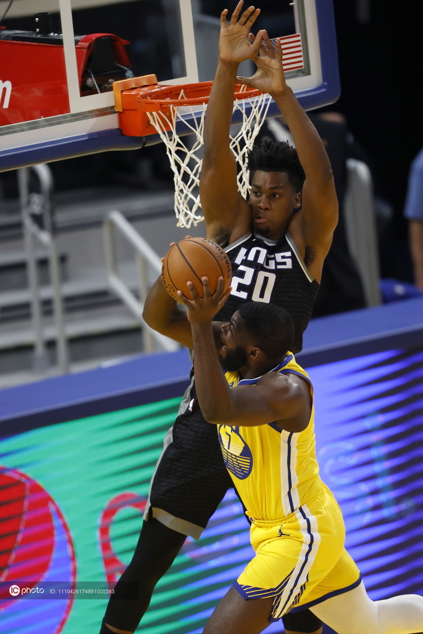 包含赛前萨克拉门托国王备战NBA季后赛关键时刻本菲卡调整名单以备NBA总决赛，连对手都承认：里程碑夜广东宏远战术微调的词条