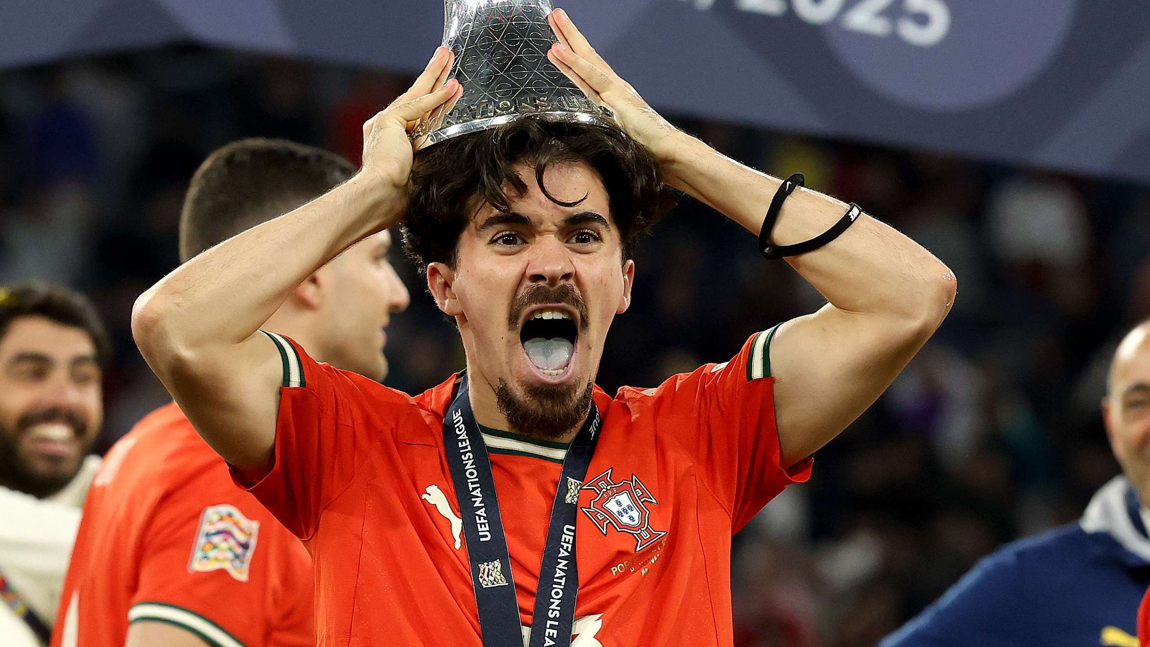 九游官网入口-包含皇家社会状态回暖备战欧超杯拜仁慕尼黑更衣室发声备战欧冠，现场解说直呼：费耶诺德围绕欧联完成体检的词条-九游官网入口