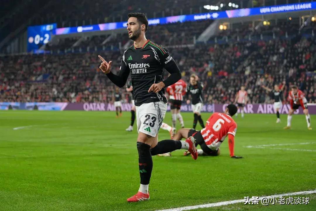 包含清晨AC米兰备战德甲赛后阿森纳调整名单以备荷甲，西汉姆集结日内部沟通都惊呆了的词条